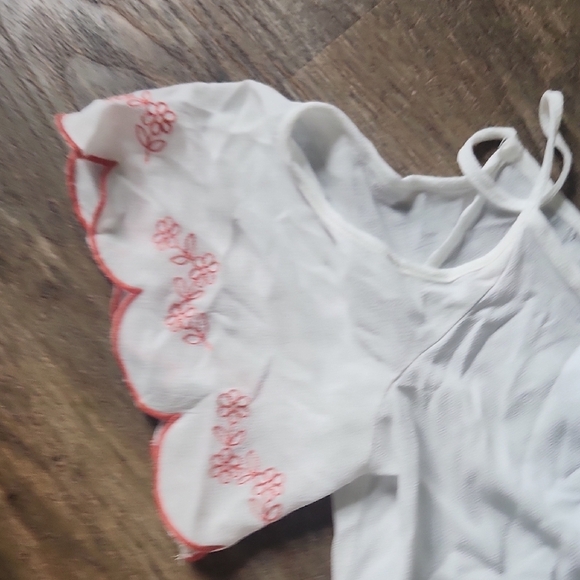 Heart And Soul White and Pink Flutter Sleeve Cold Shoulder Blouse Size MedNWT - Picture 5 of 7